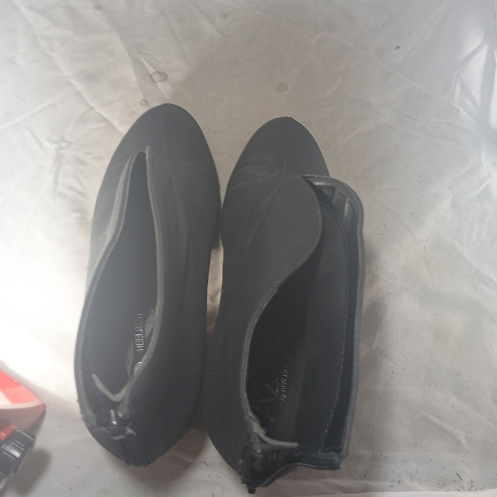 A2 by Aerosoles Gravity Gray Faux Leather V-Cut Ankle Booties Mens 10M Heel Rest - Picture 7 of 10